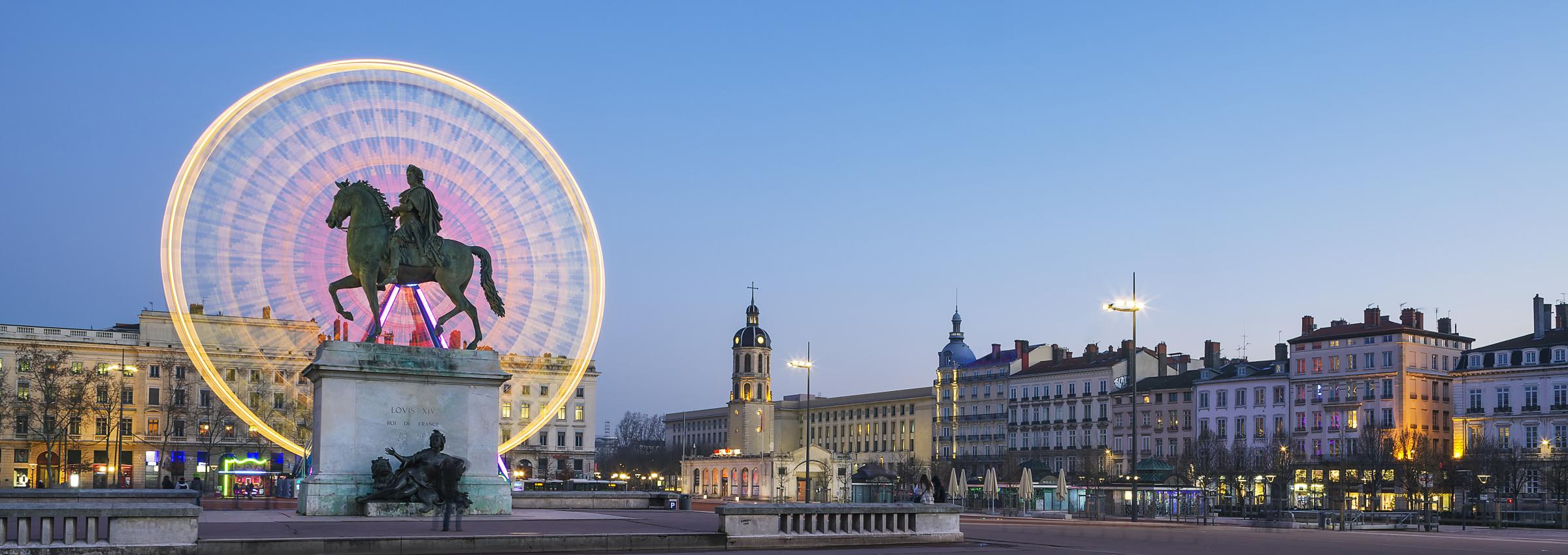 place-bellecour-statue-louis-xiv-lyon